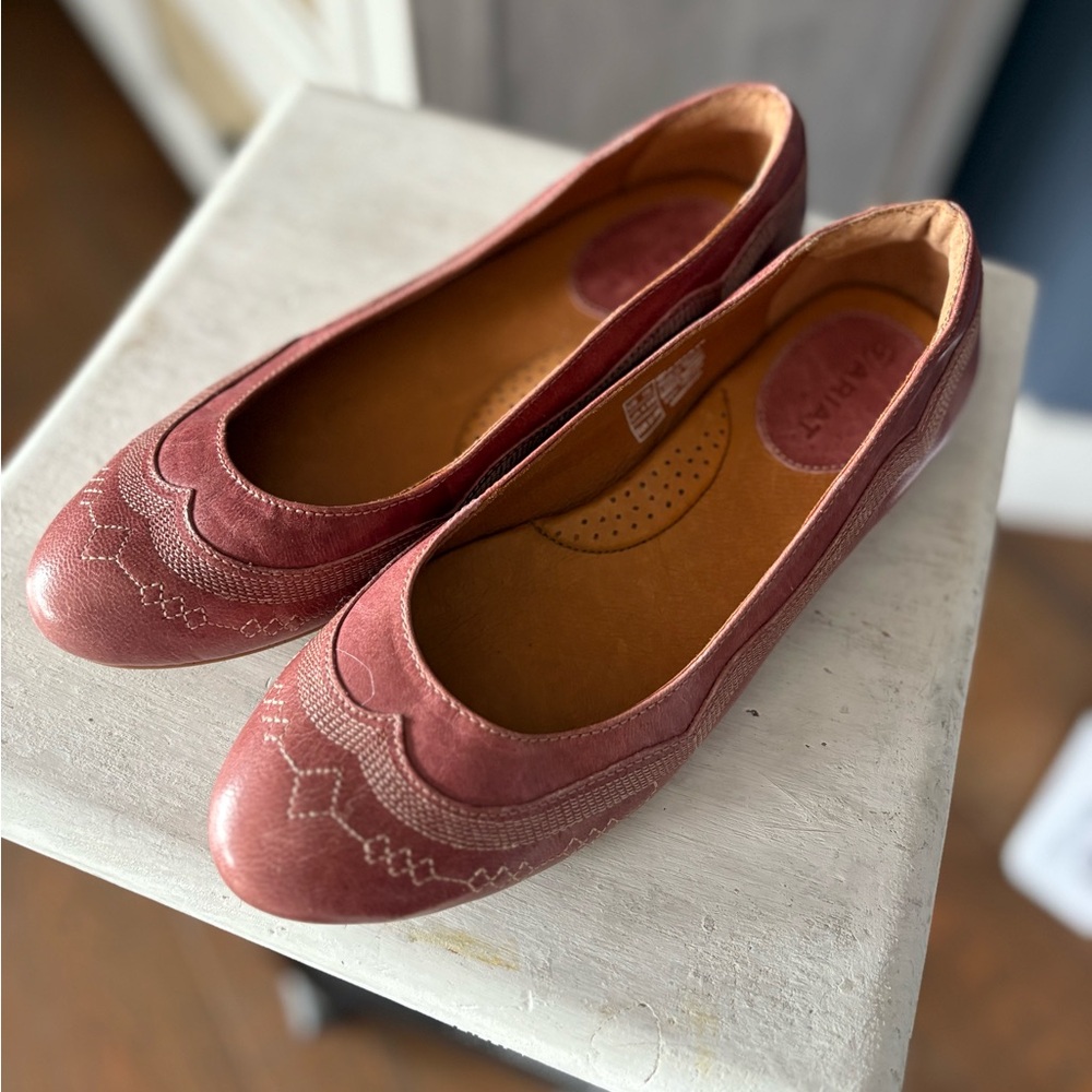 Ariat Women's Flats with Embroidered Detail